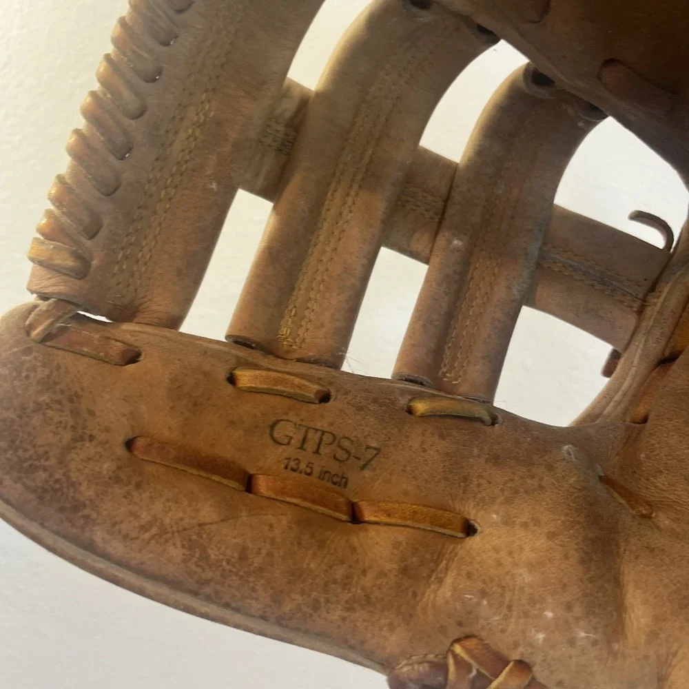 Louisville Slugger The Softballer Softball Glove Leather HBG9 - 13.5